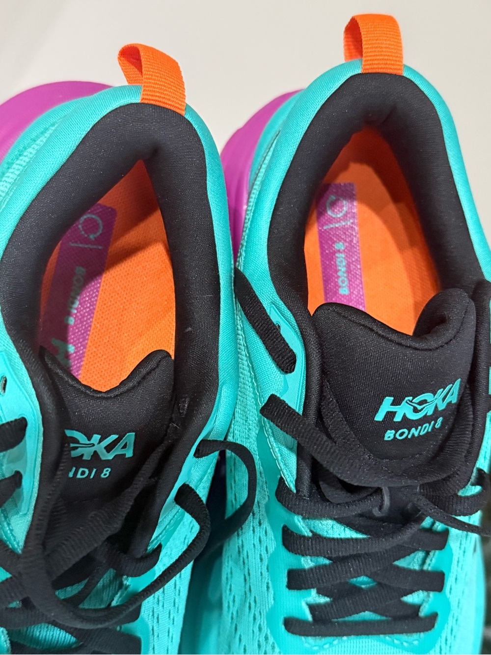 Hoka BONDI 8 in Electric Aqua/Black 7.5 - Picture 5 of 6